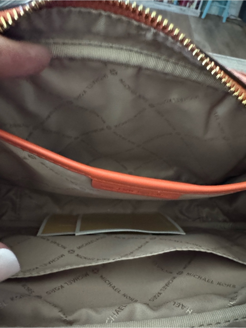 Michael Kors Cream and Orange Crossbody Bag with MK Logo Patch - Picture 6 of 13